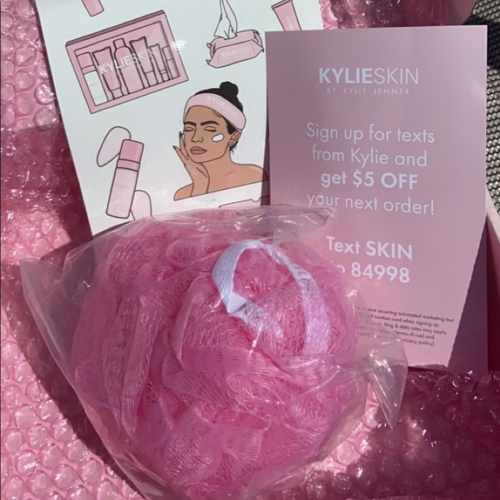 Kylie skin stickers and bath sponge
